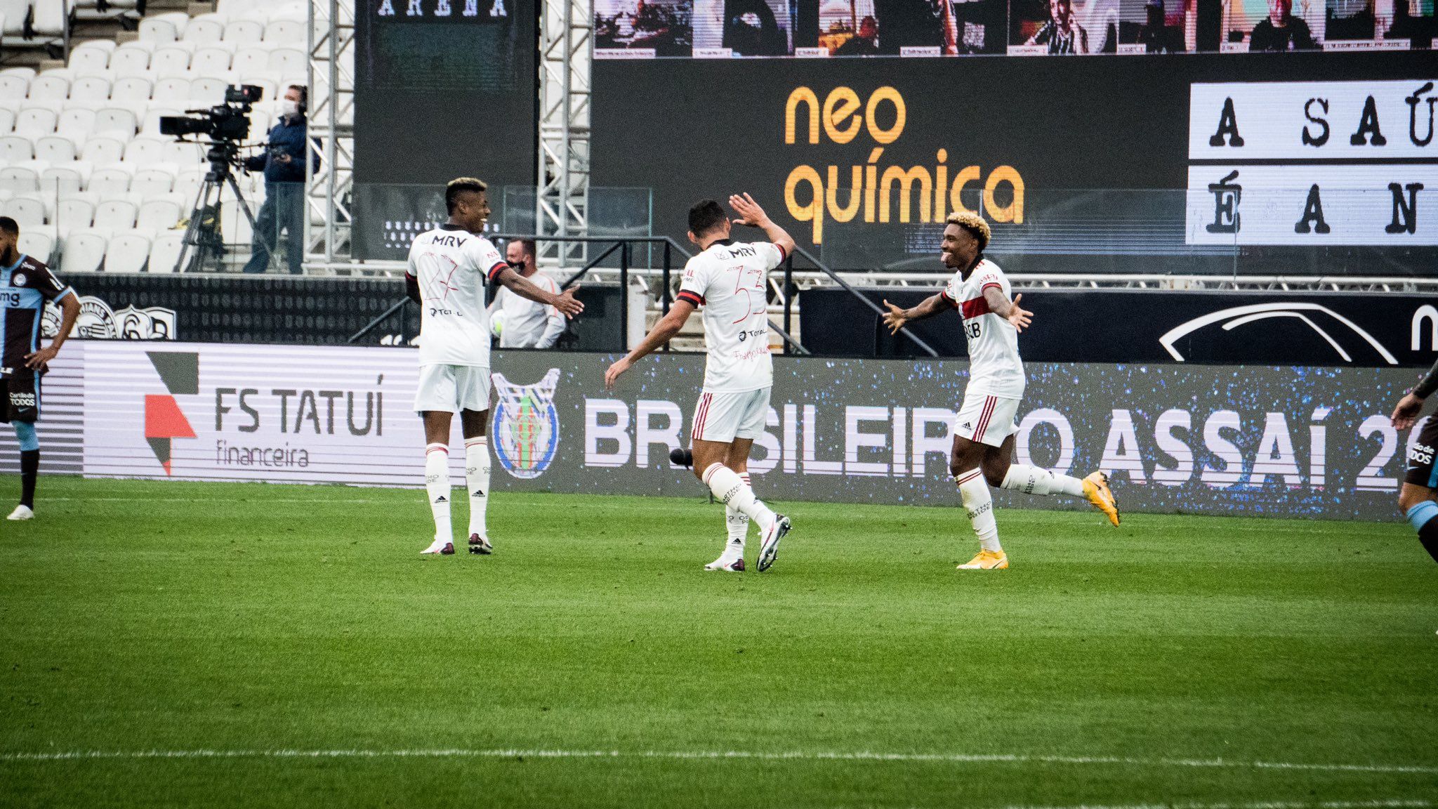 Jogadores do Flamengo comemoram em Itaquera