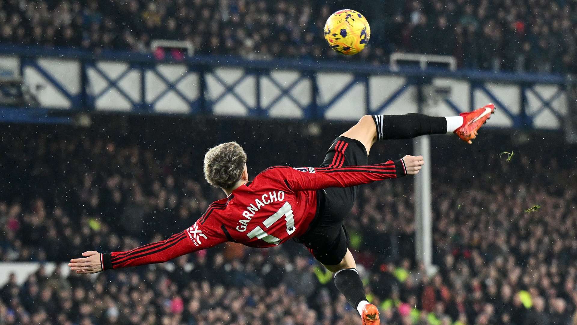 Alejandro Garnacho overhead kick Manchester United 2023-24