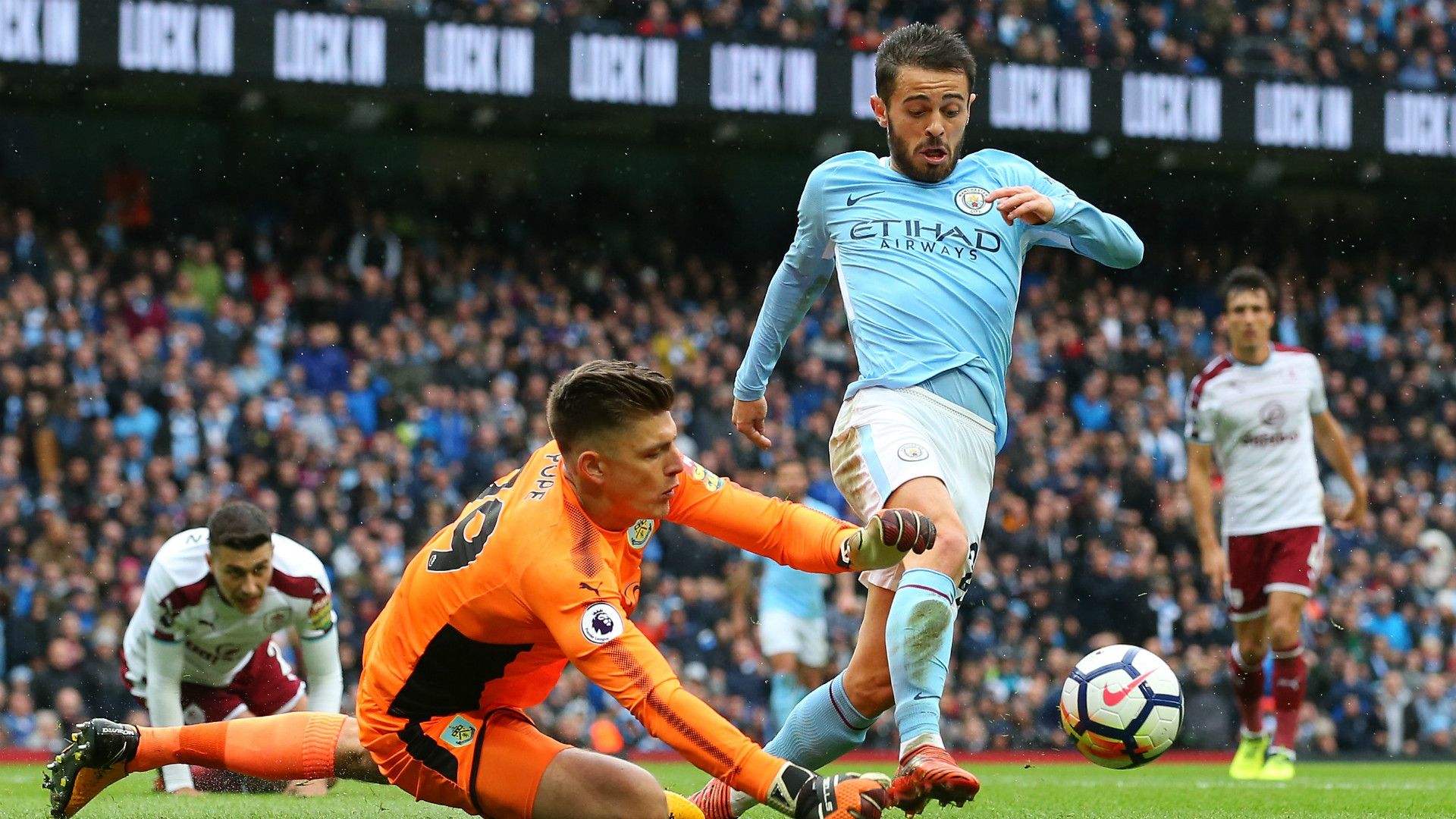 Bernardo Silva Nick Pope Manchester City Burnley 21102017