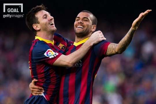 FC바르셀로나에서 함께 뛰었던 리오넬 메시(좌)와 다니엘 알베스(우). 사진=게티이미지