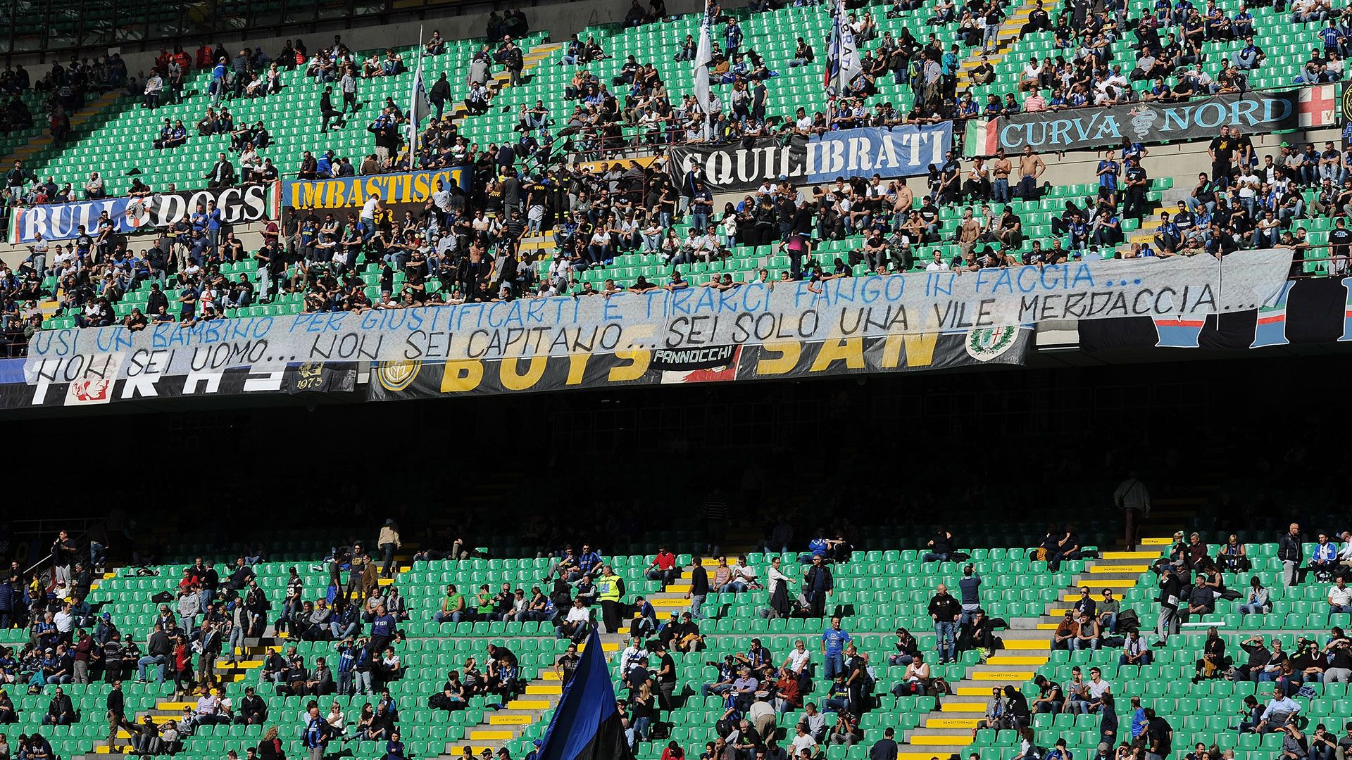 Mauro Icardi Inter fans banner San Siro