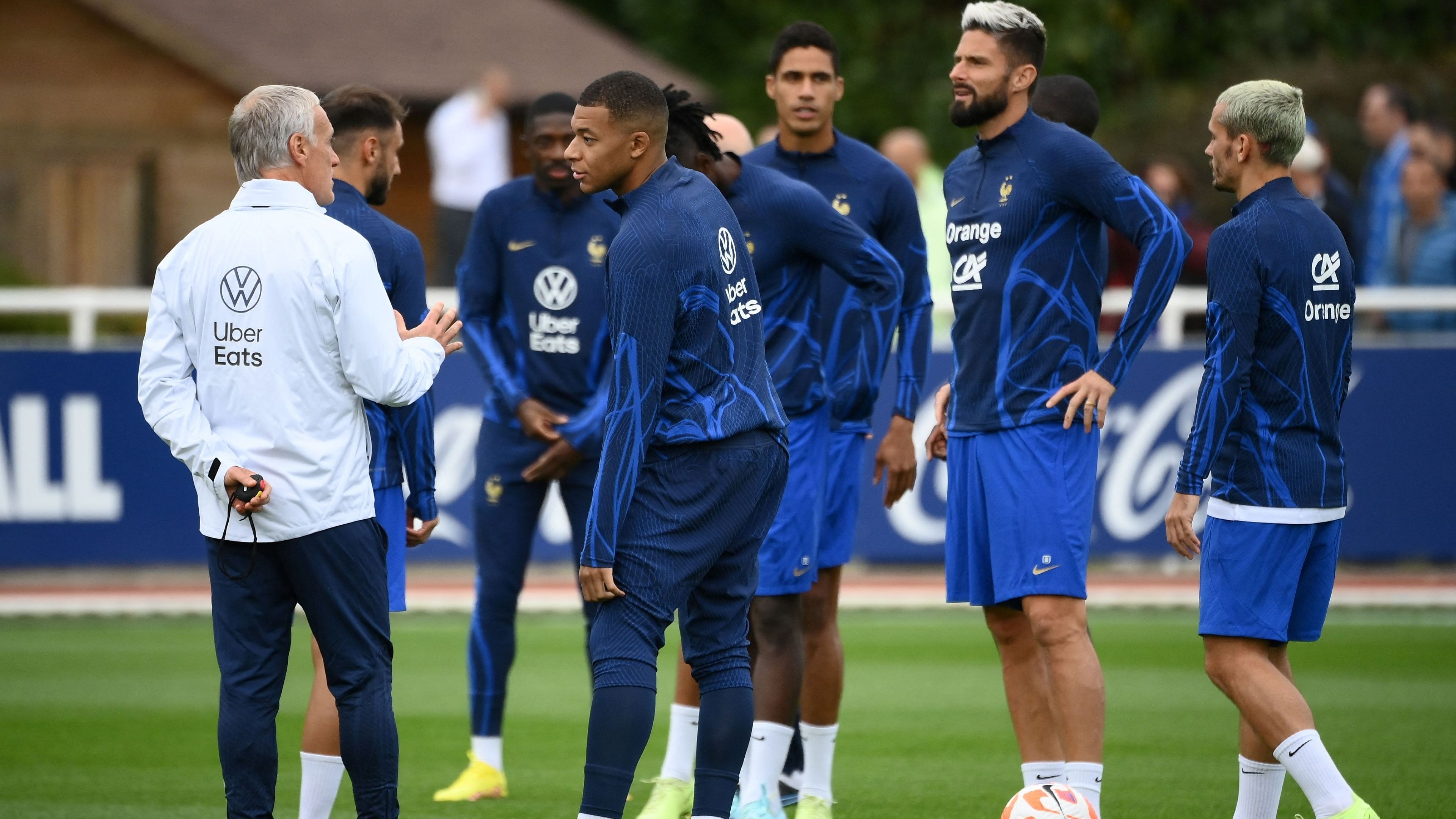 Mbappe Deschamps France 2022