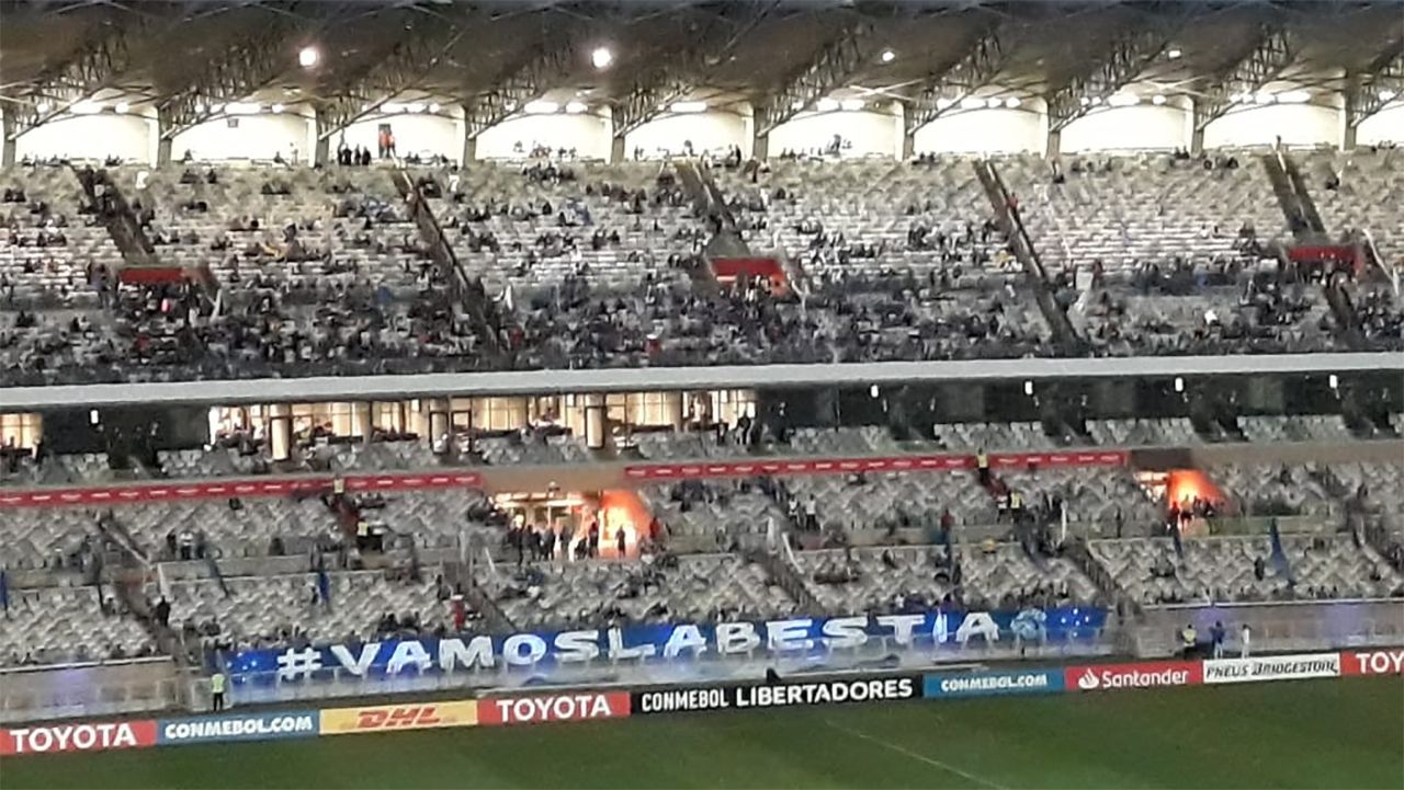 Cruzeiro faixa Mineirao 29082018