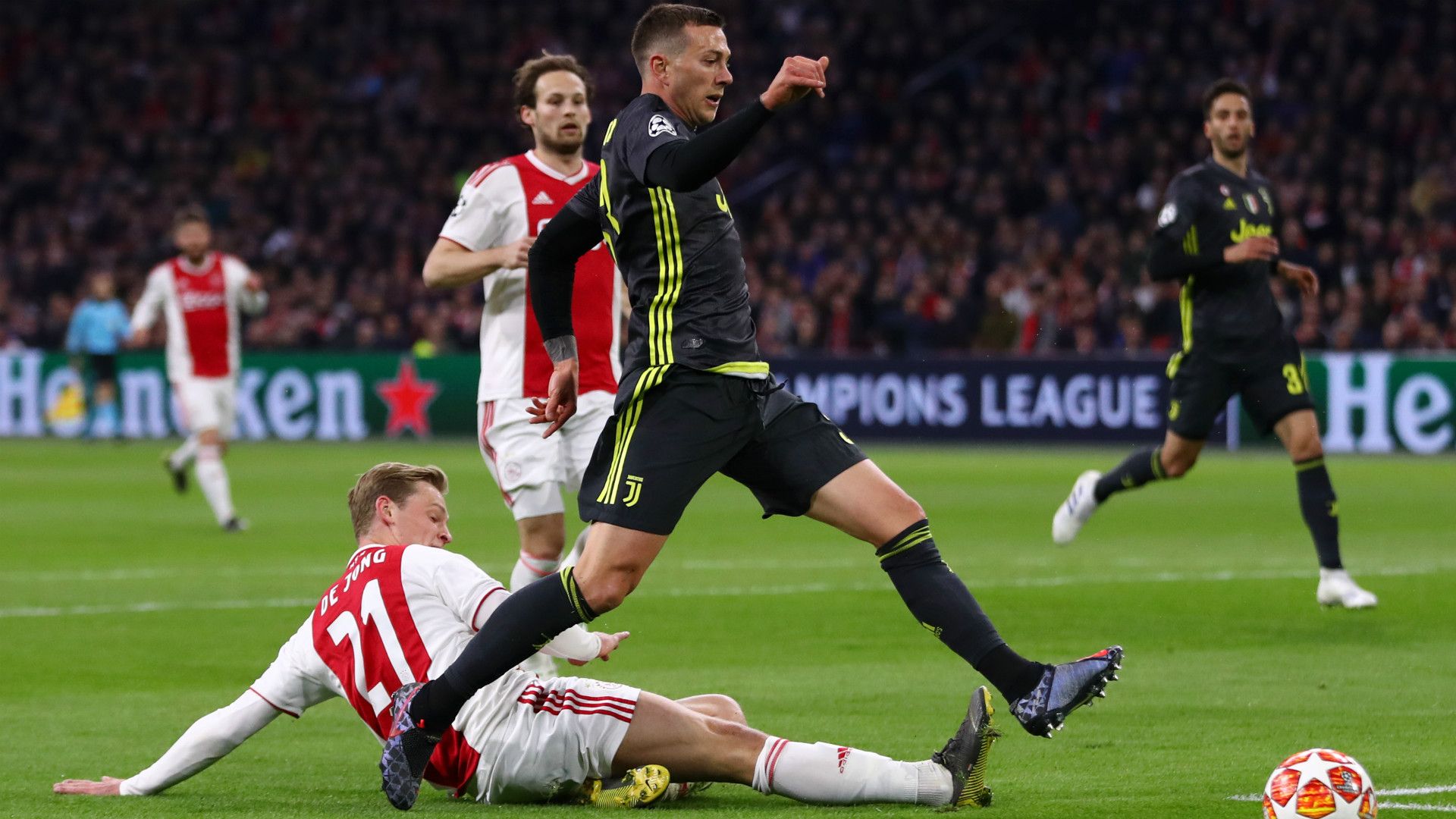 Ajax Juventus De Jong Bernardeschi