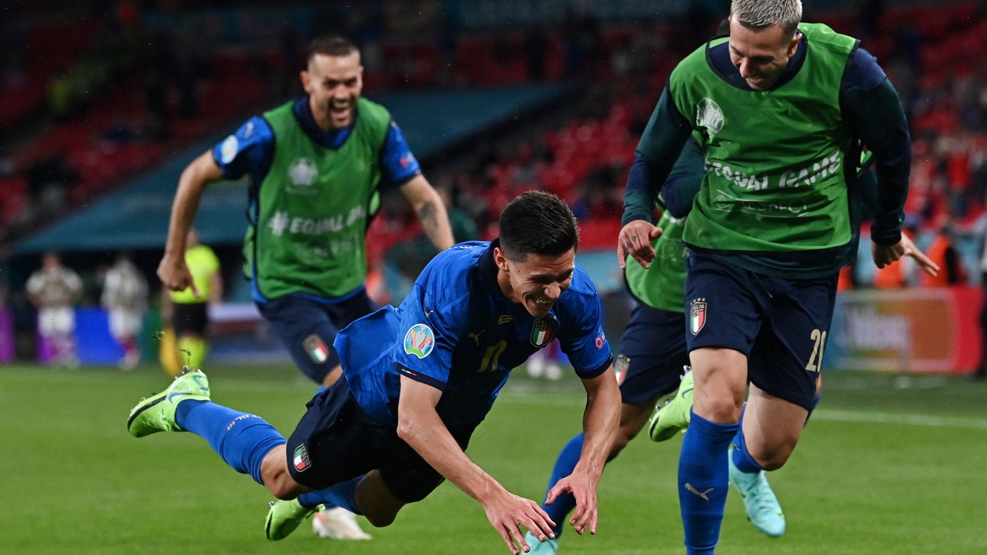 Pessina Italy celebrating Austria Euro