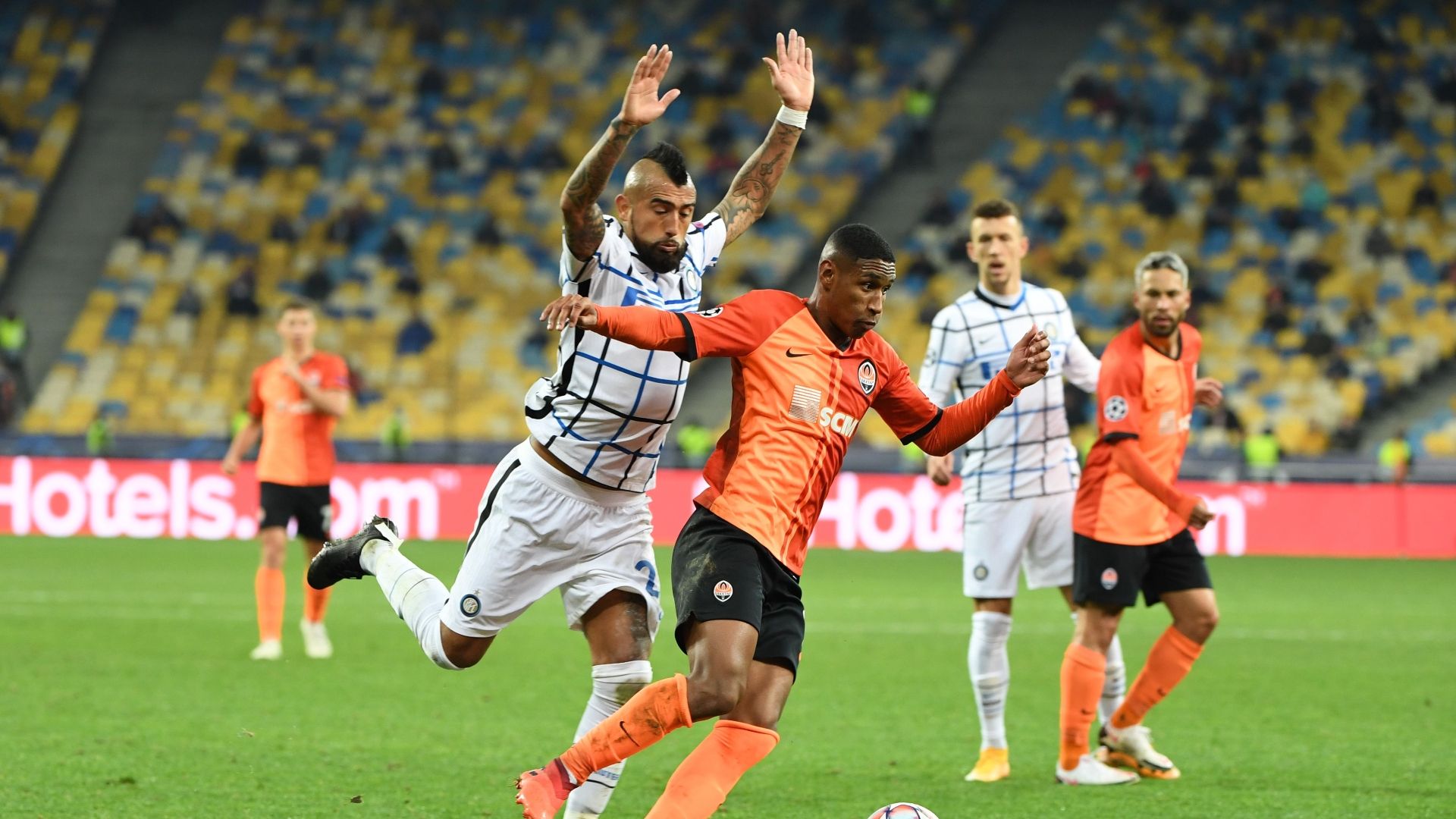 Arturo Vidal Inter Shakhtar