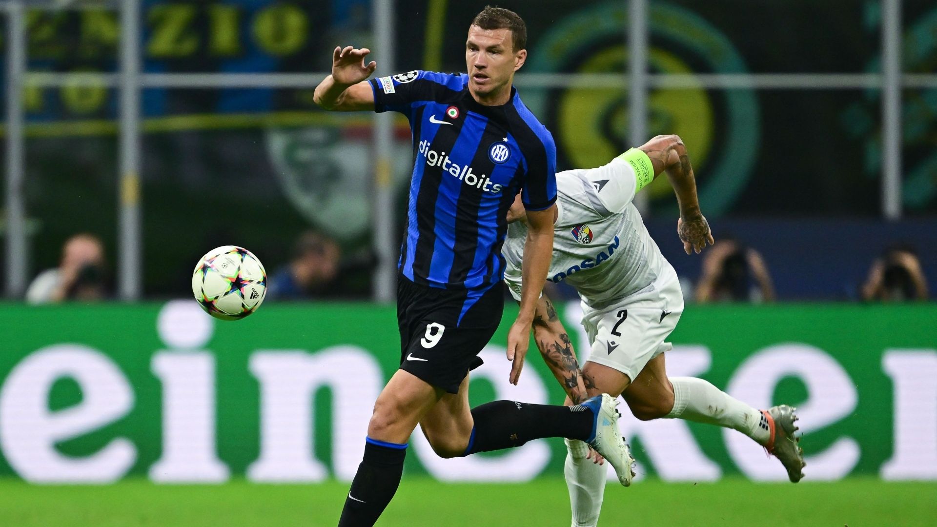 Edin Dzeko Inter Viktoria Plzen