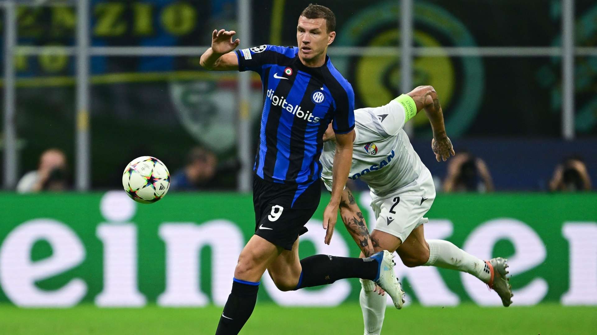 Edin Dzeko Inter Viktoria Plzen