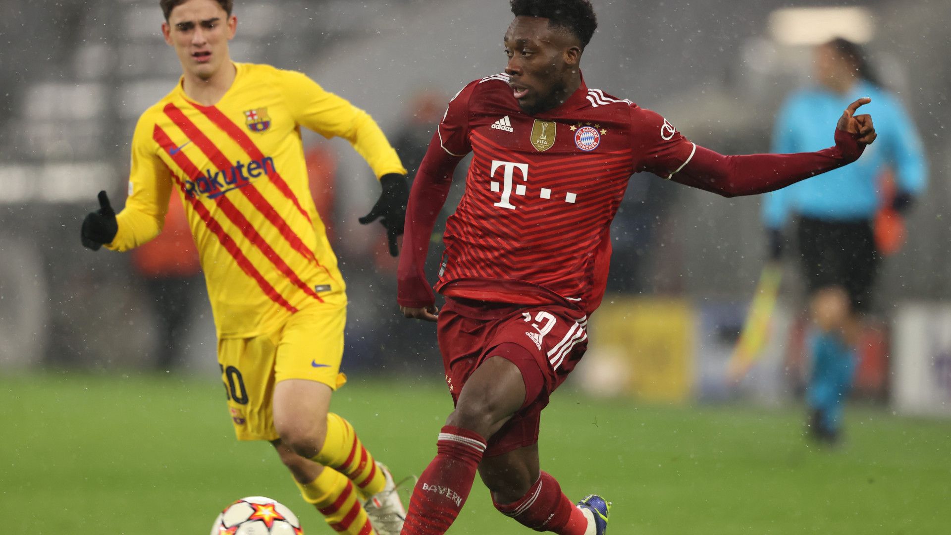 ALPHONSO DAVIES BAYERN MÜNCHEN CHAMPIONS LEAGUE 08122021