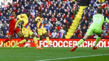 HD Christian Benteke goal