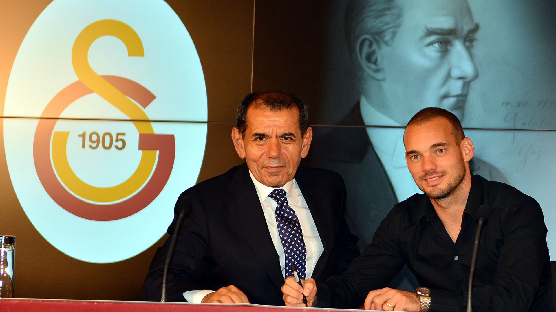 Dursun Ozbek Wesley Sneijder 2015