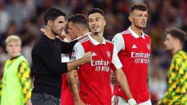 Mikel Arteta Gabriel Martinelli Arsenal 2022-23