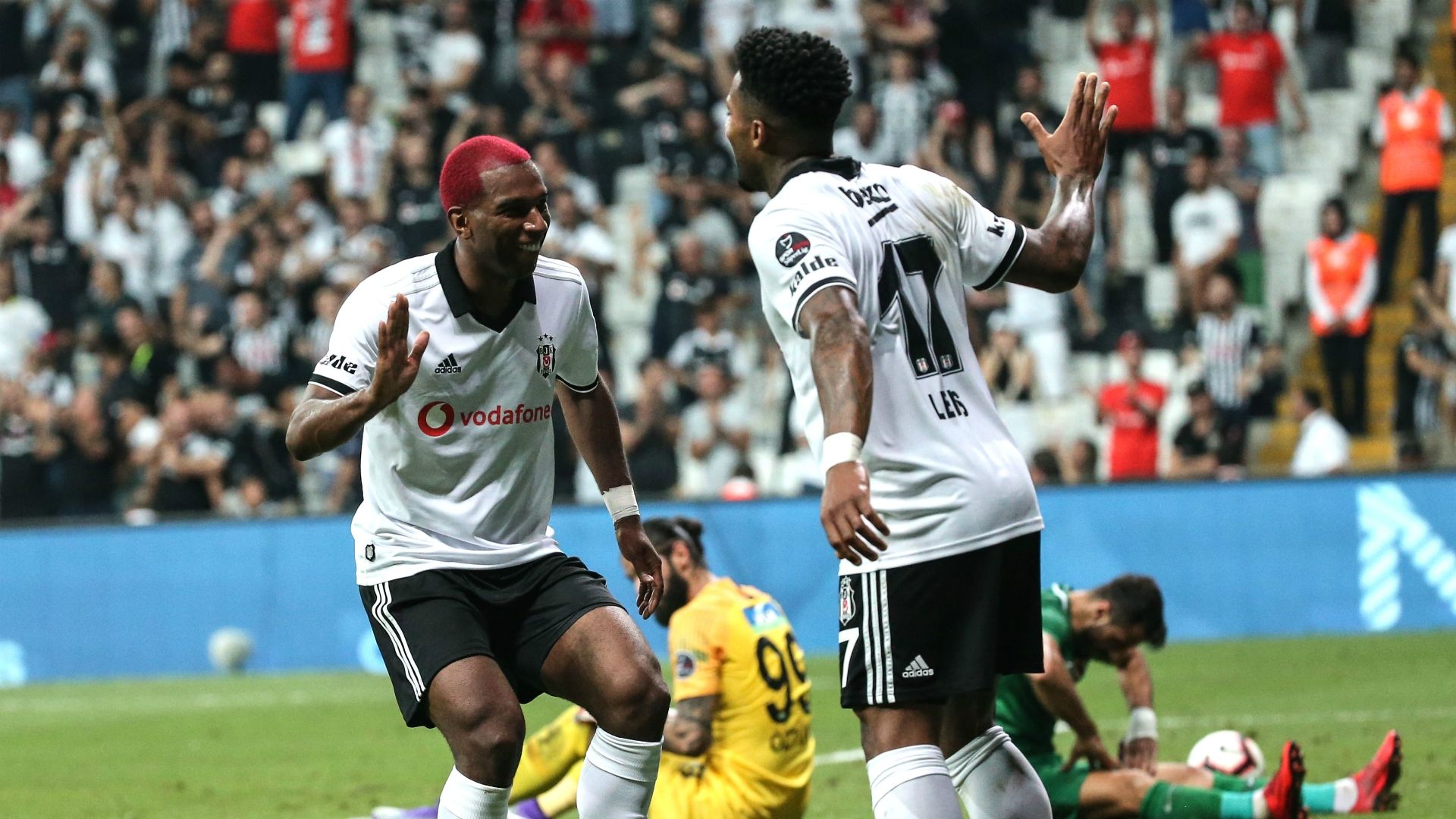 Ryan Babel Jeremain Lens Besiktas Akhisarspor 08122018