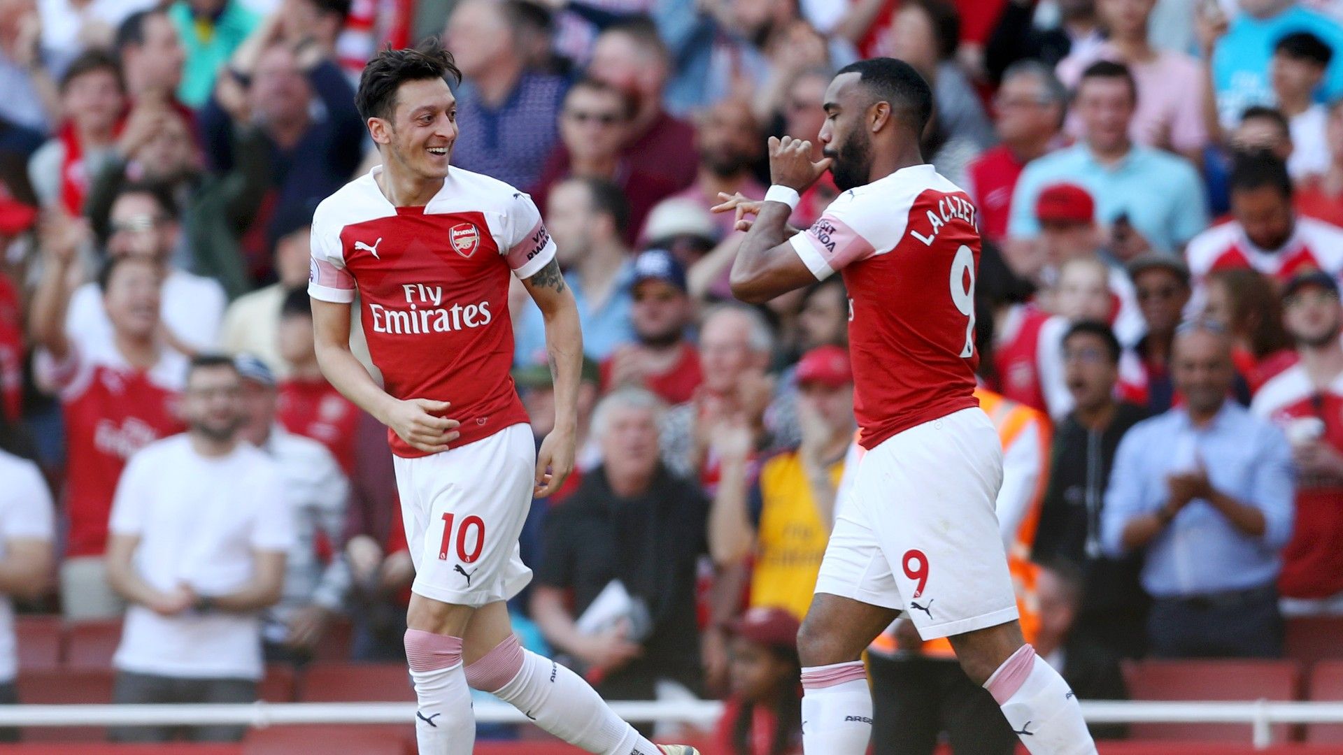 Mesut Ozil Alexandre Lacazette Arsenal 2018/19