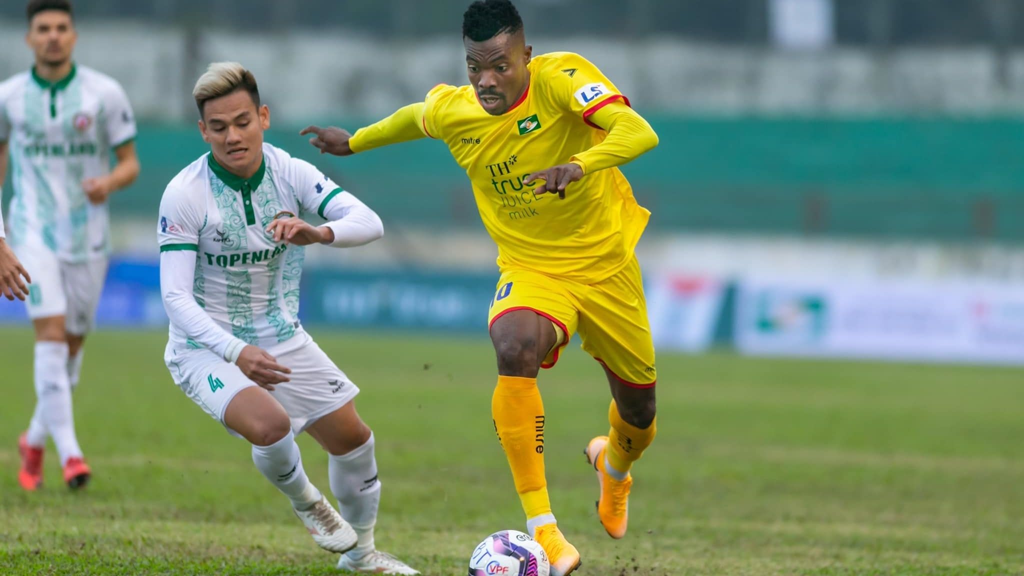 Ho Tan Tai Peter Onyekachi Samuel SLNA vs Binh Dinh 2021 V.League Song Lam Nghe An