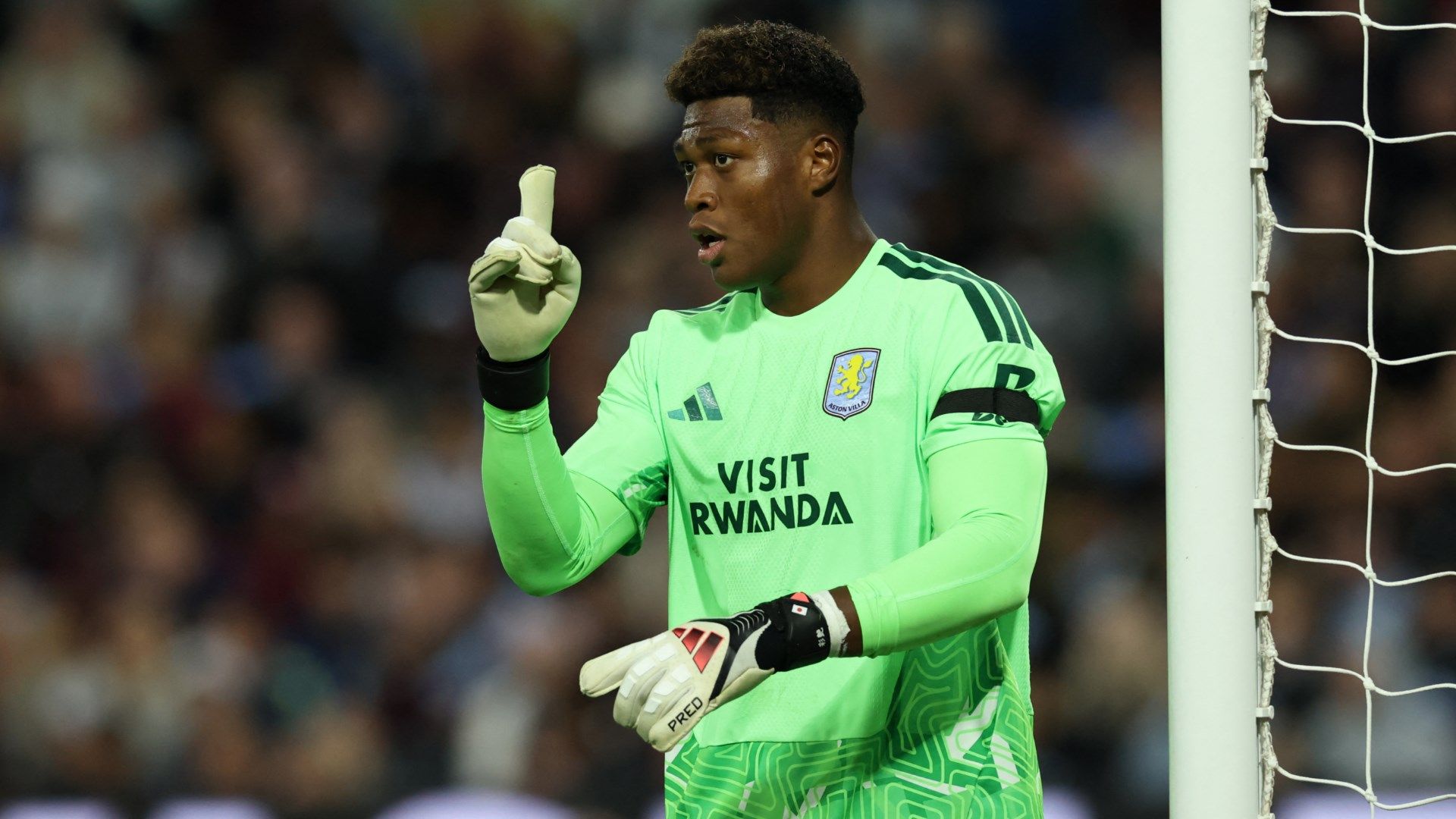 Zion Suzuki - Aston Villa 2026