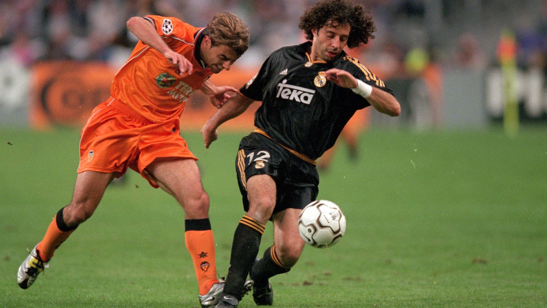 Iván Campo and Claudio Piojo López during Real Madrid-Valencia Champions League final match 2000