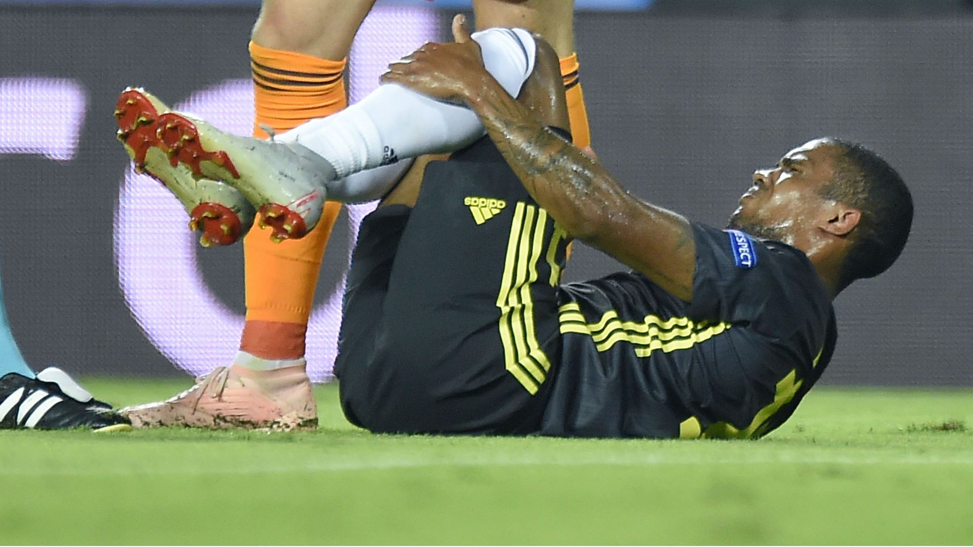 Douglas Costa Valencia Juventus Champions League