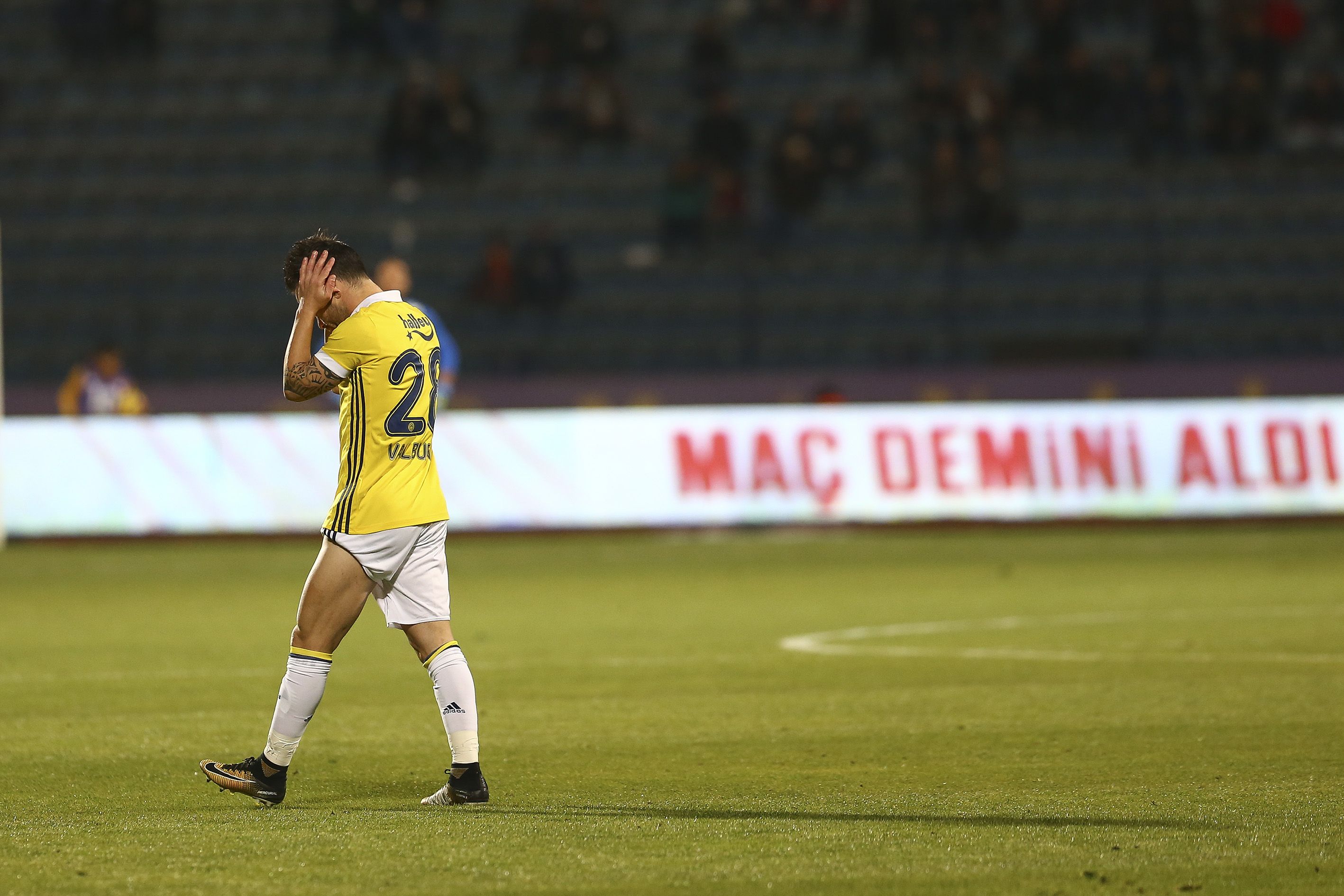 Mathieu Valbuena injury vs Osmanlispor 11042017
