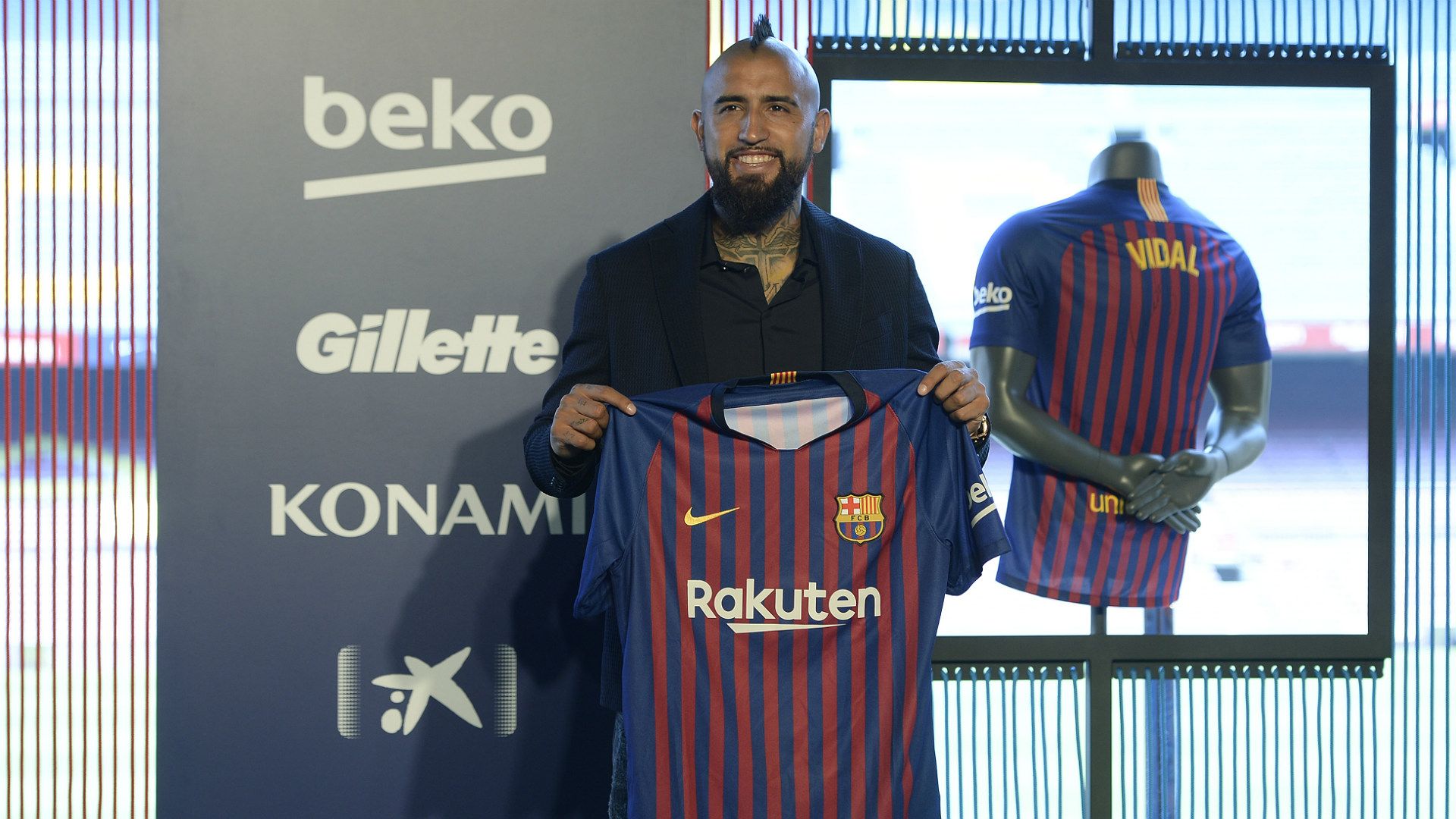 Arturo Vidal Barcelona unveiling