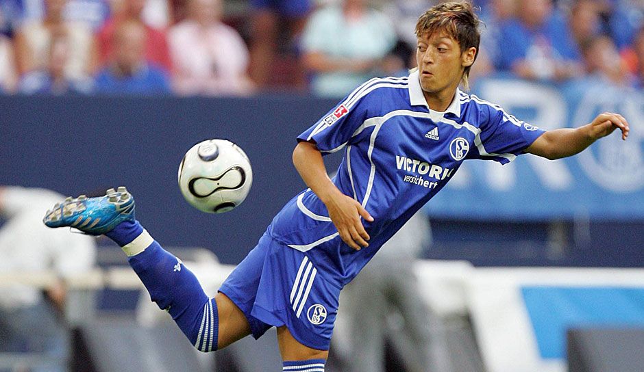 ONLY GERMANY Mesut Ozil Schalke