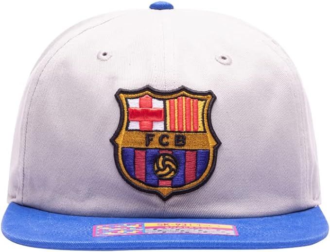 قبعة بشعار برشلونة 