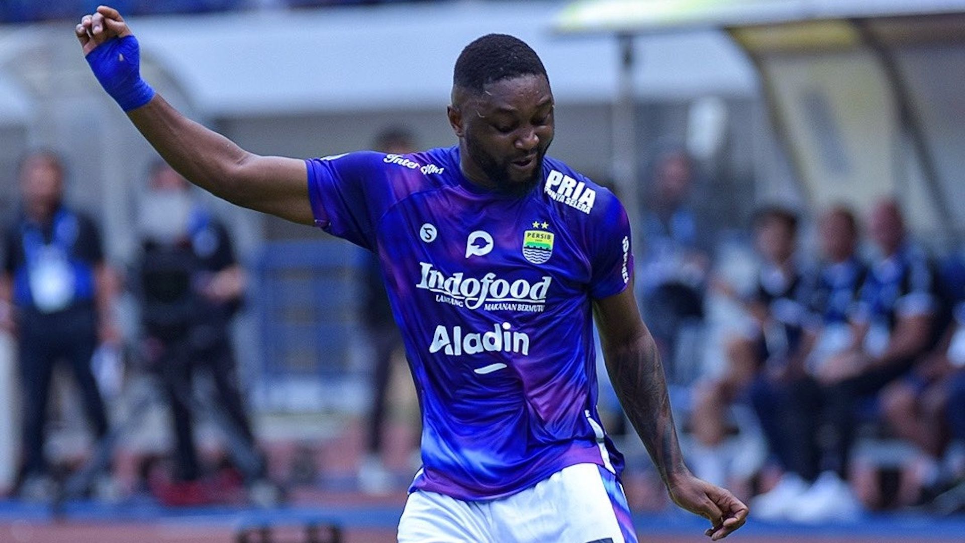 Levy Madinda - Persib