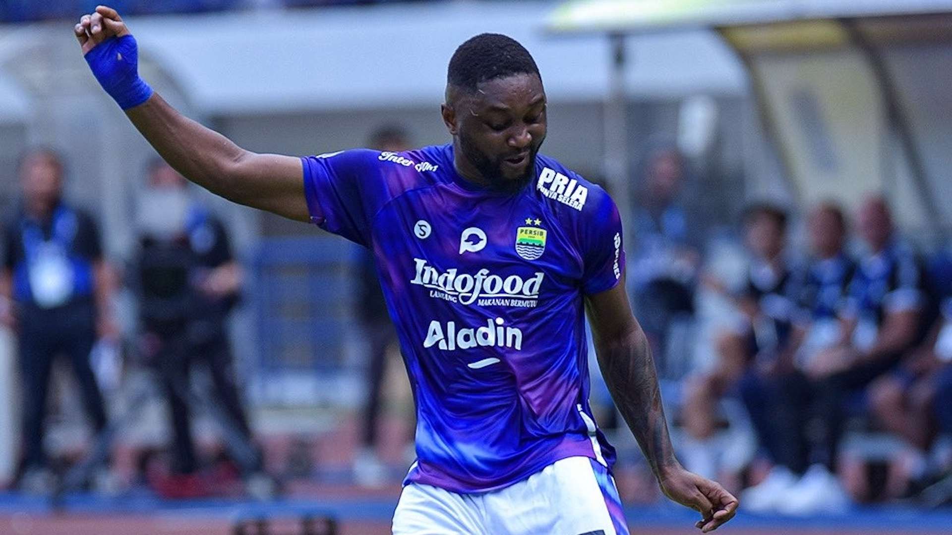 Levy Madinda - Persib