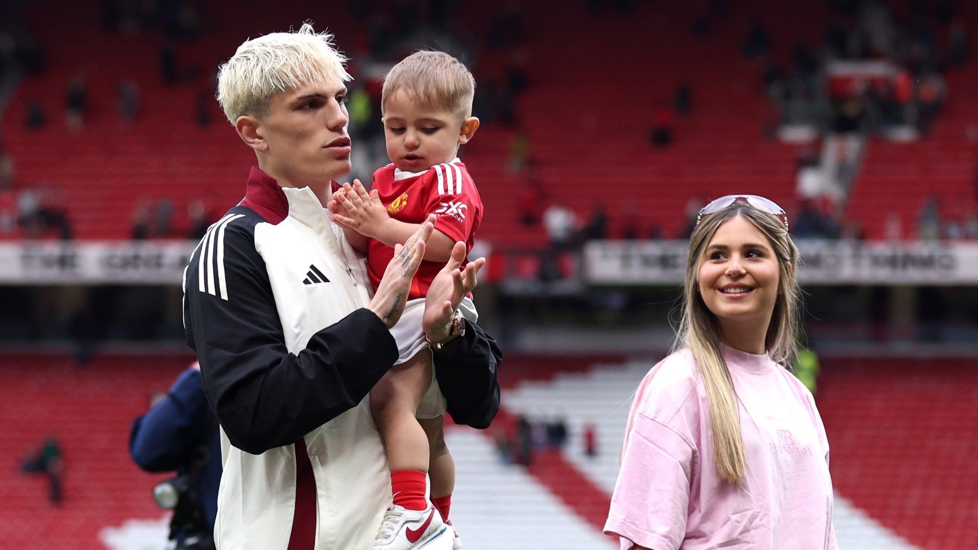 Alejandro Garnacho's girlfriend unfollows Manchester United outcast on Instagram as rumours swirl over breakup after Argentinian was spotted with Spanish influencer | Goal.com UK