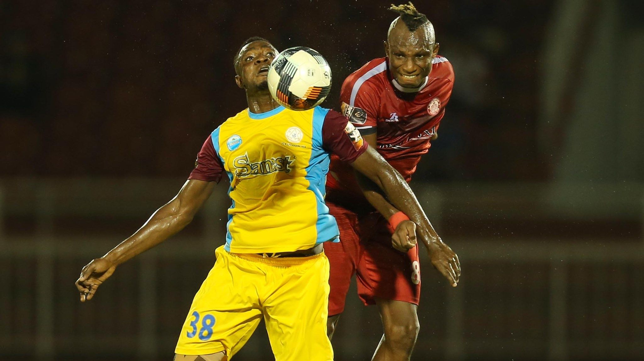 Louis Ewonde vs Nguyen Trung Dai Duong Ho Chi Minh City FC vs Sanna Khanh Hoa BVN Round 19 V.League 2019