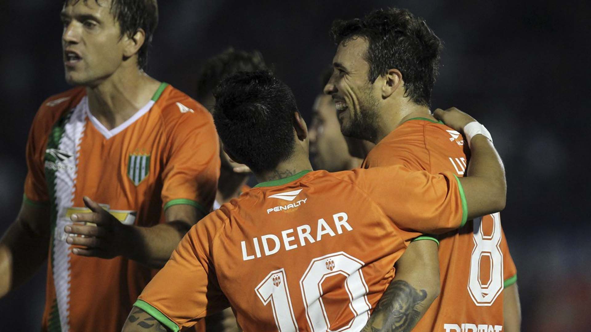 Brian Sarmiento Nicolas Bertolo Renato Civelli Tigre Banfield Primera Division 29042017