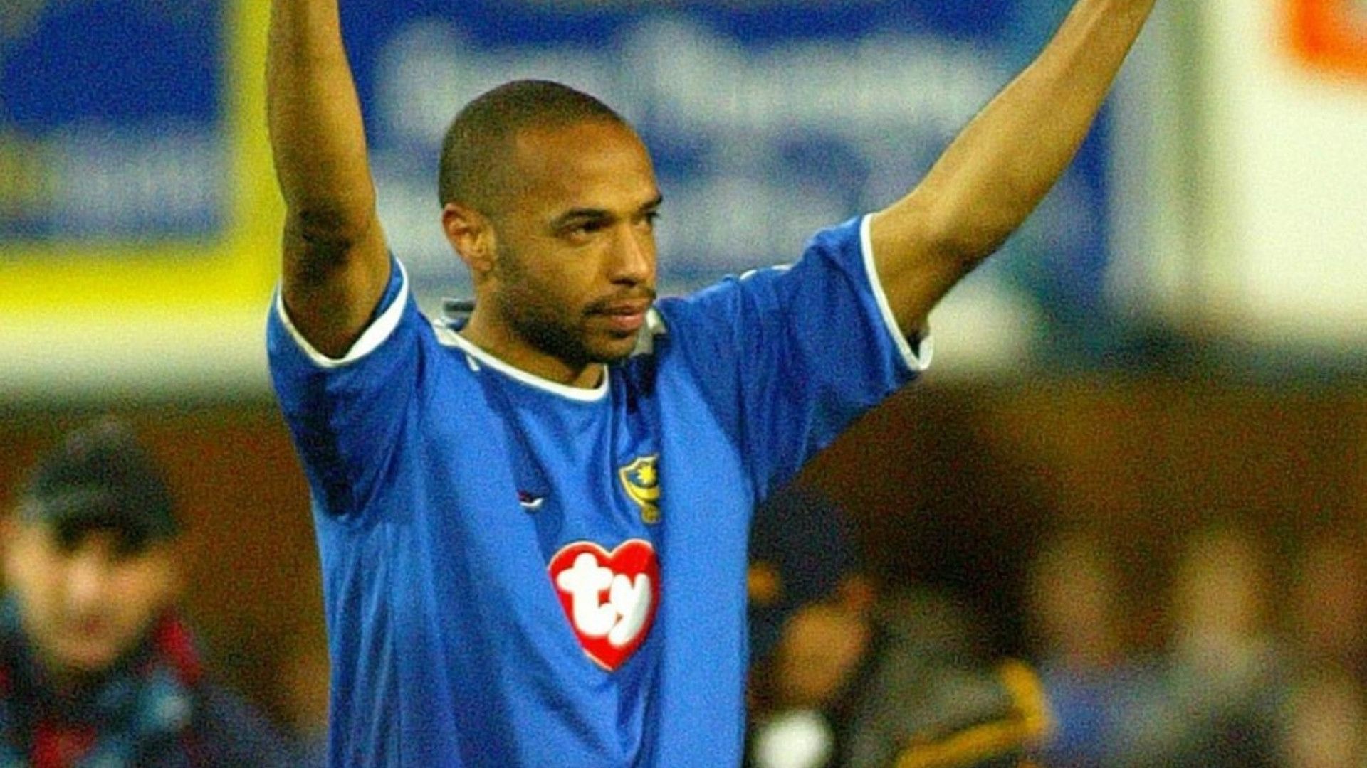 هنري بقميص بورتسموث