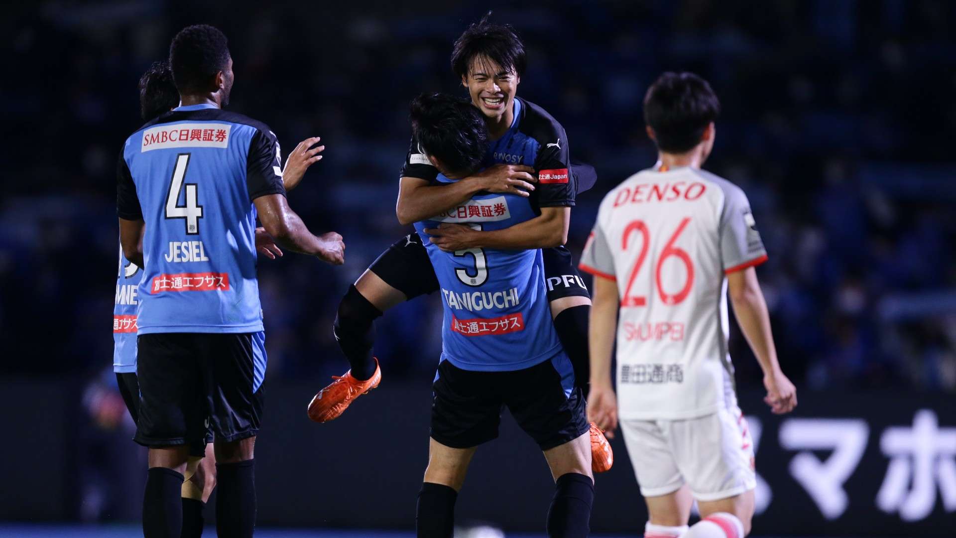 2020-10-18-kawasaki-nagoya-mitoma