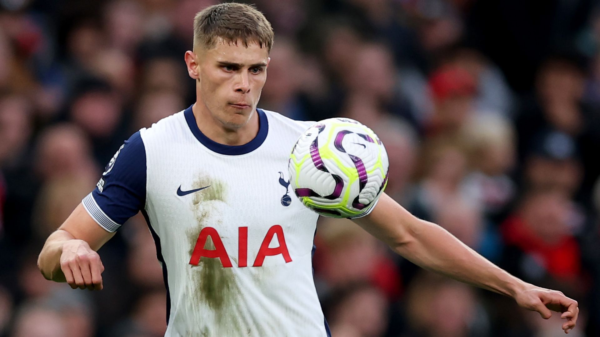Micky van de Ven Tottenham 2024-25