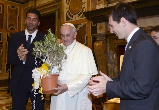 Papa Francesco with Buffon and Messi