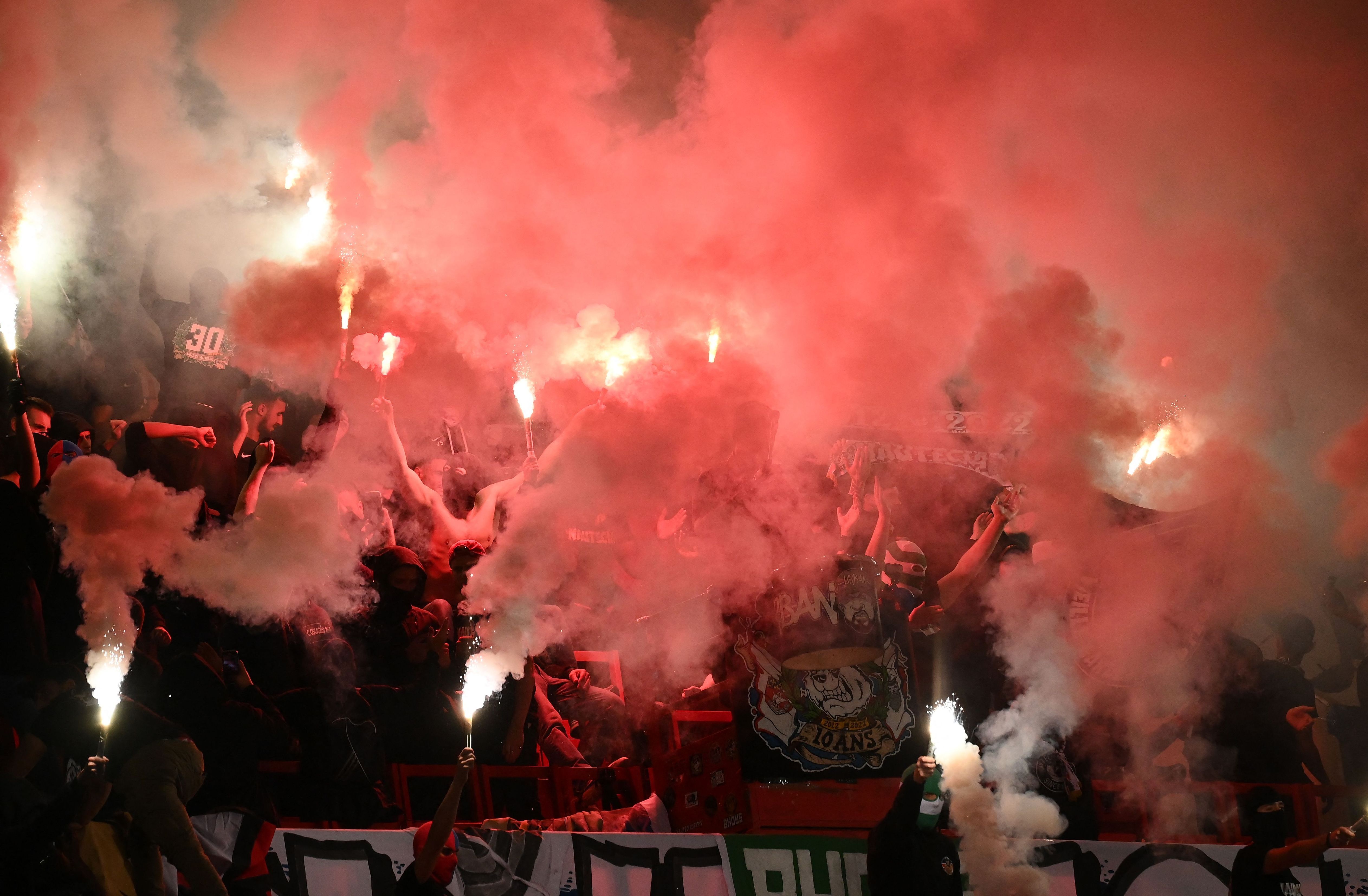 Classique PSG OM Supporters fumigènes