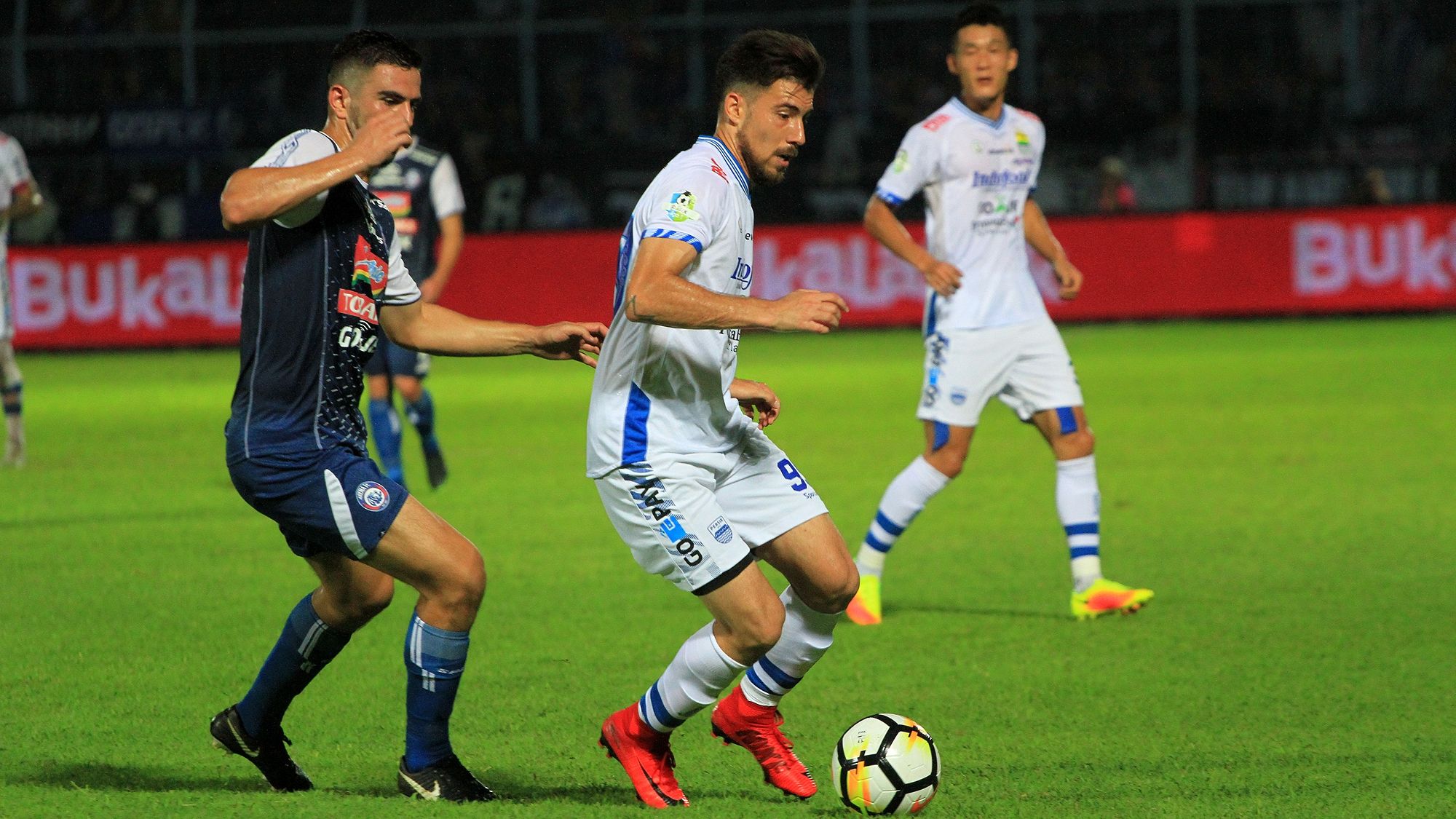 Ahmet Atayew - Arema FC & Jonathan Bauman - Persib Bandung