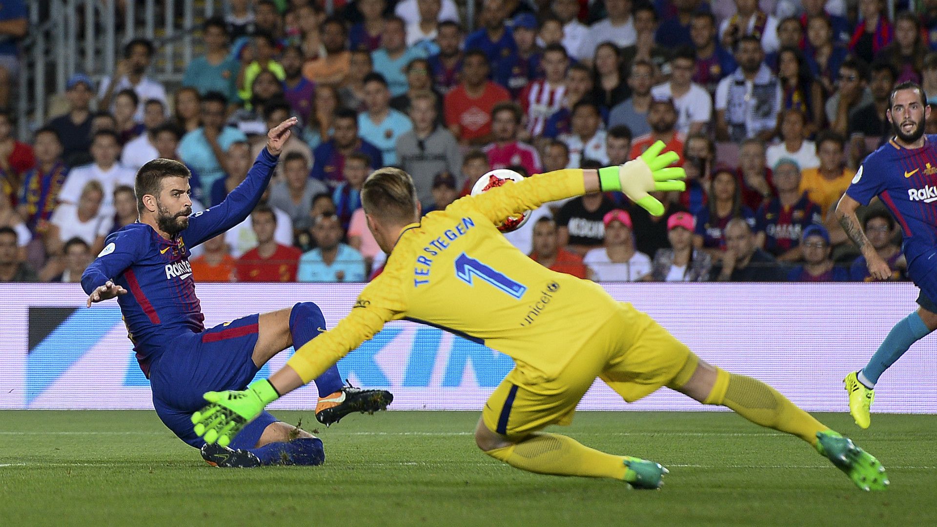 Gerard Pique Barcelona 13082017