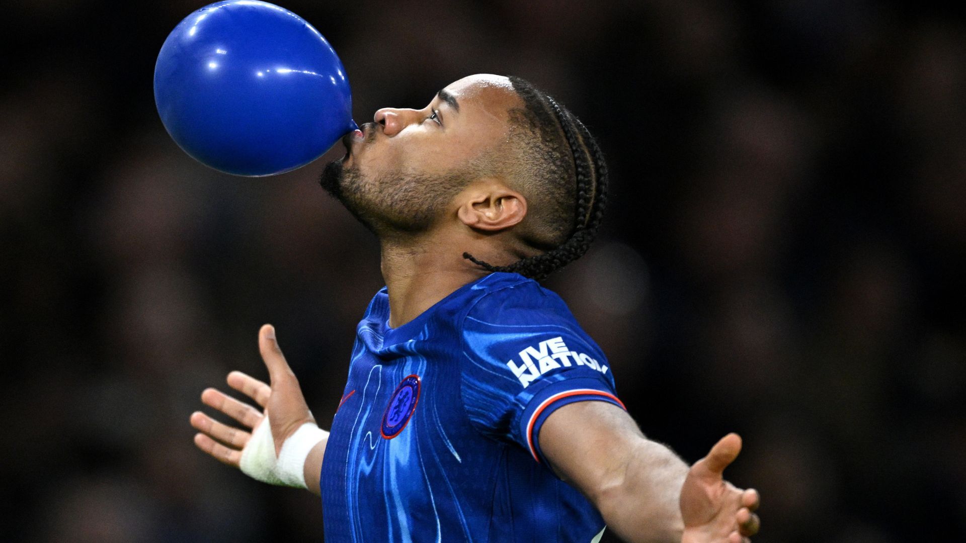 Nkunku Chelsea esulta desk