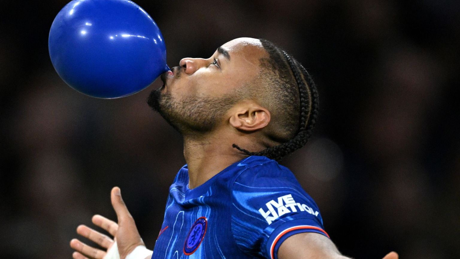 Nkunku Chelsea esulta desk