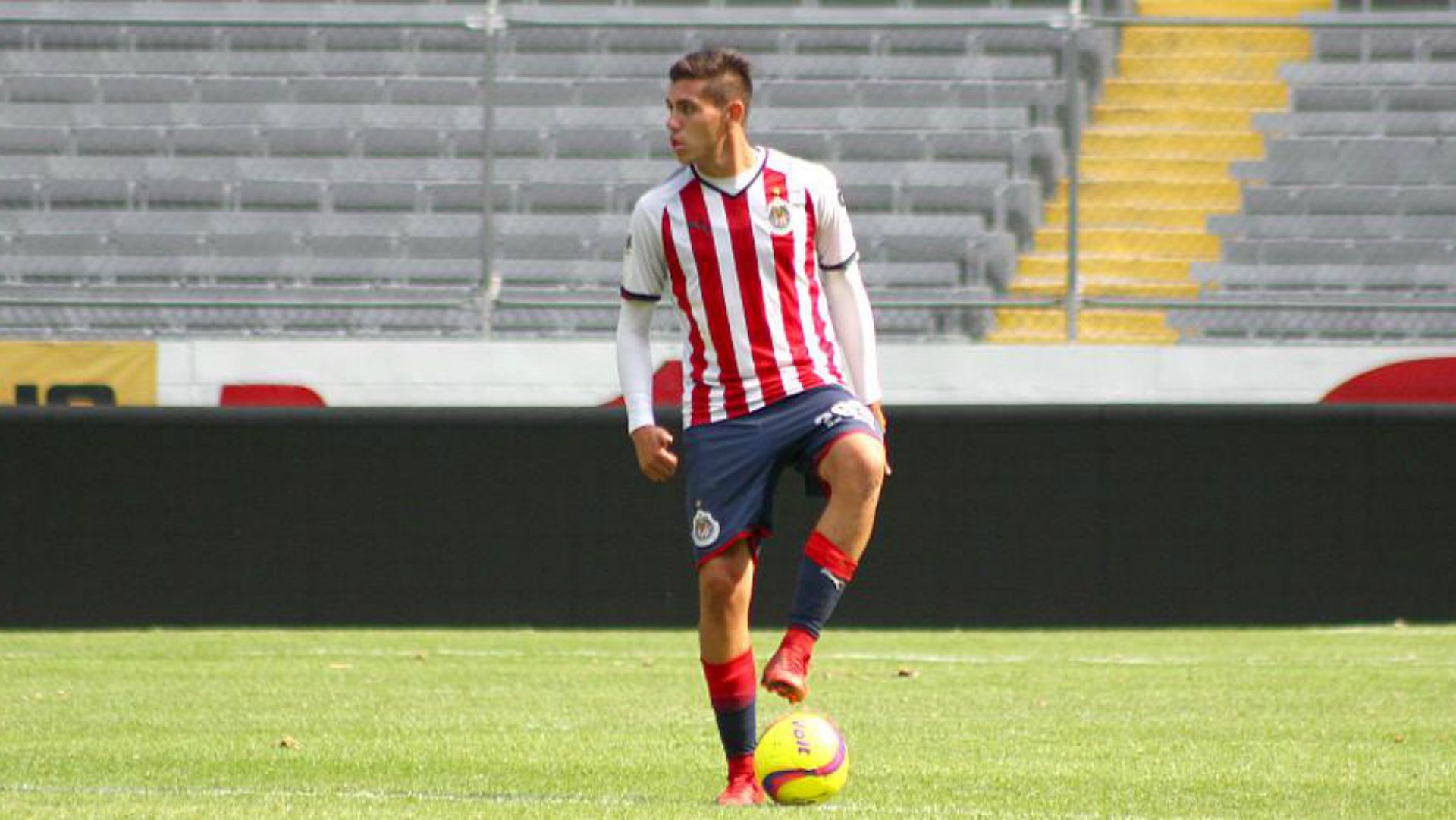 Bryan Salazar Chivas