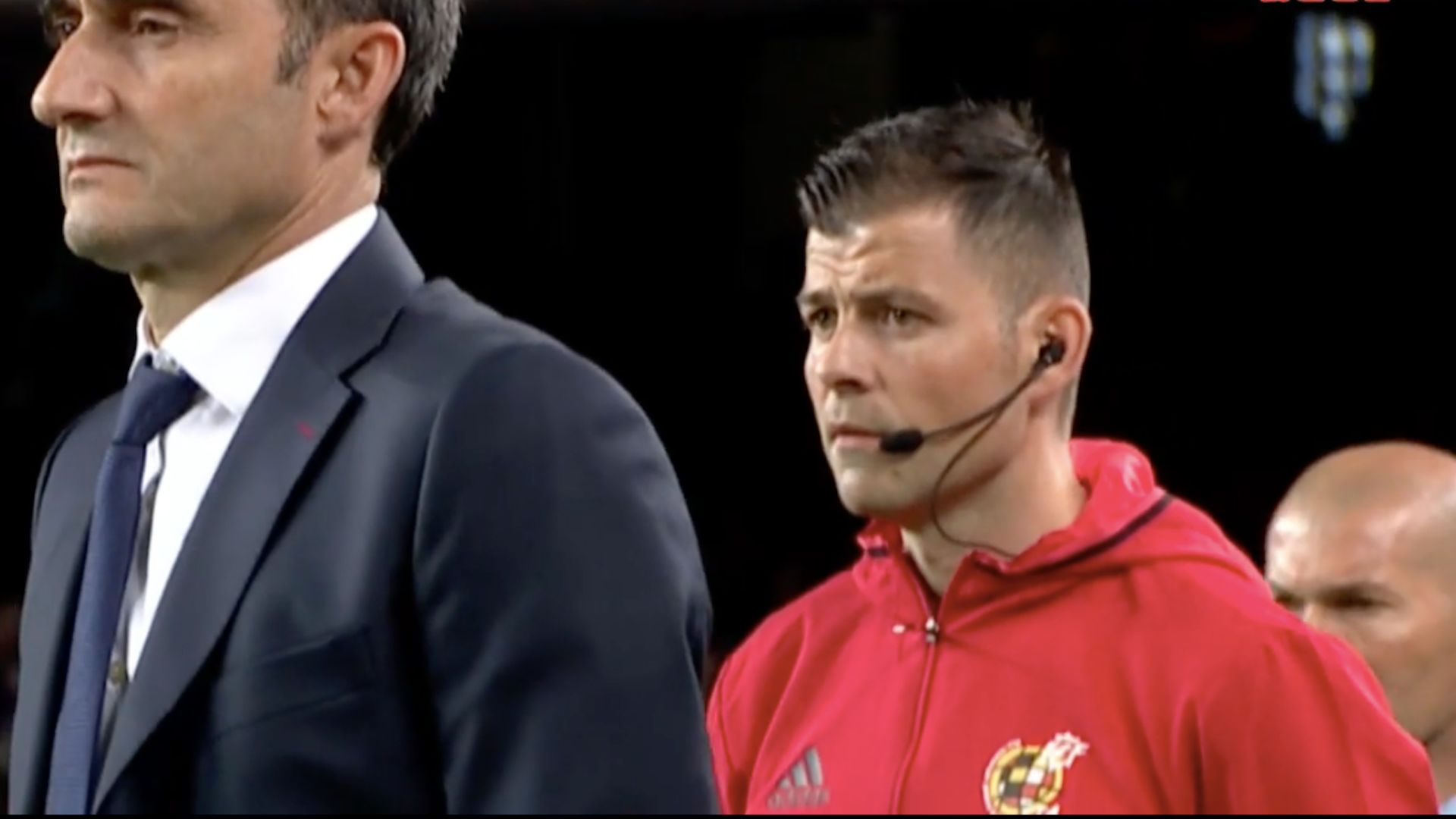 Cuarto arbitro Barcelona Real Madrid