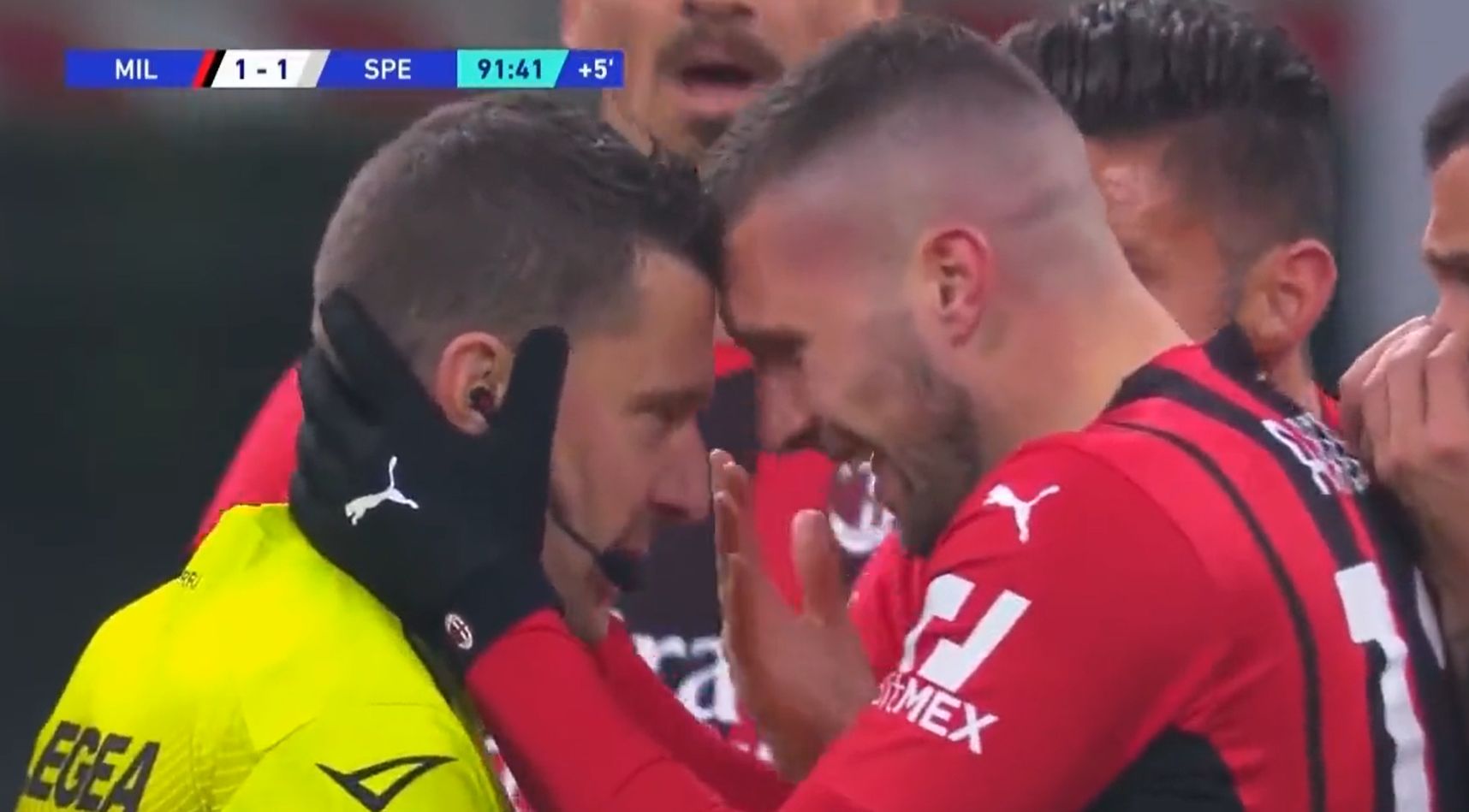 GFX Milan Rebic Schiedsrichter