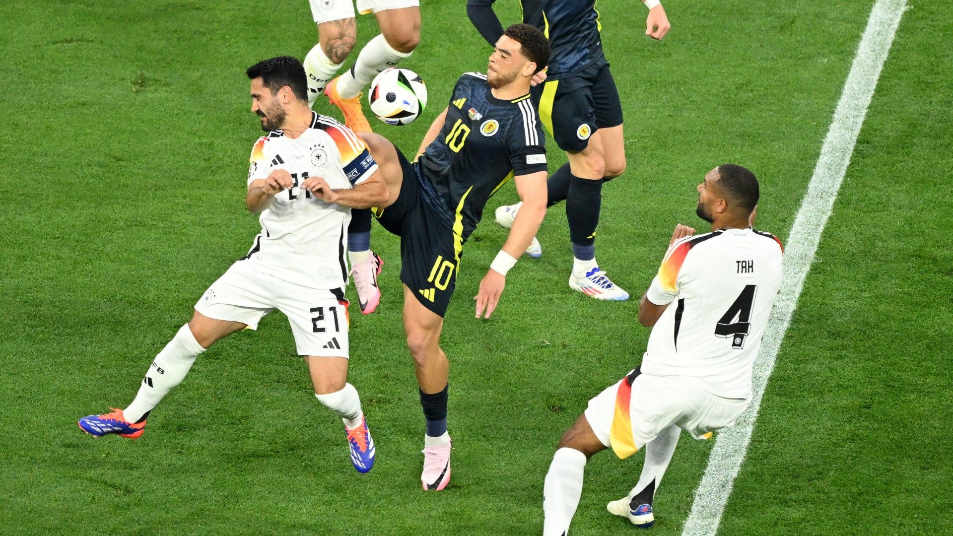 Che Adams Scotland 2024