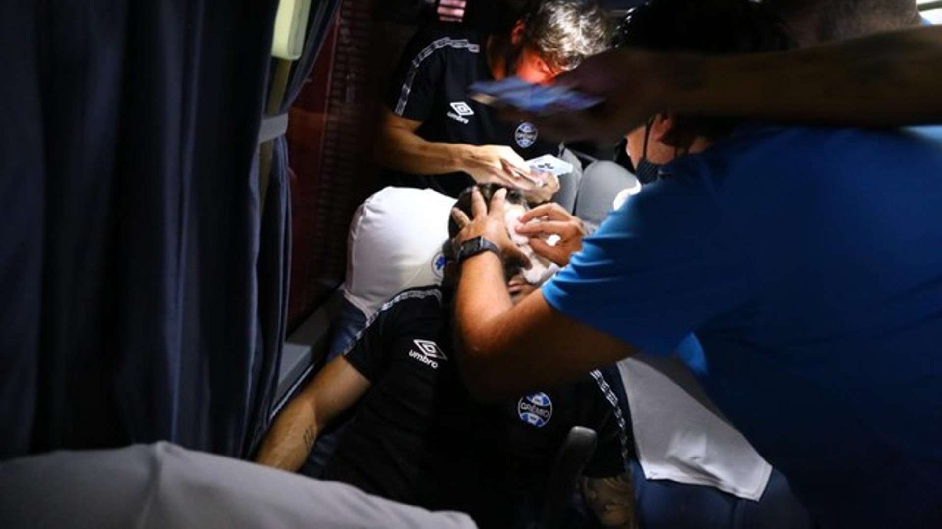Ônibus do Grêmio atacado antes de Gre-Nal 26 02 2022