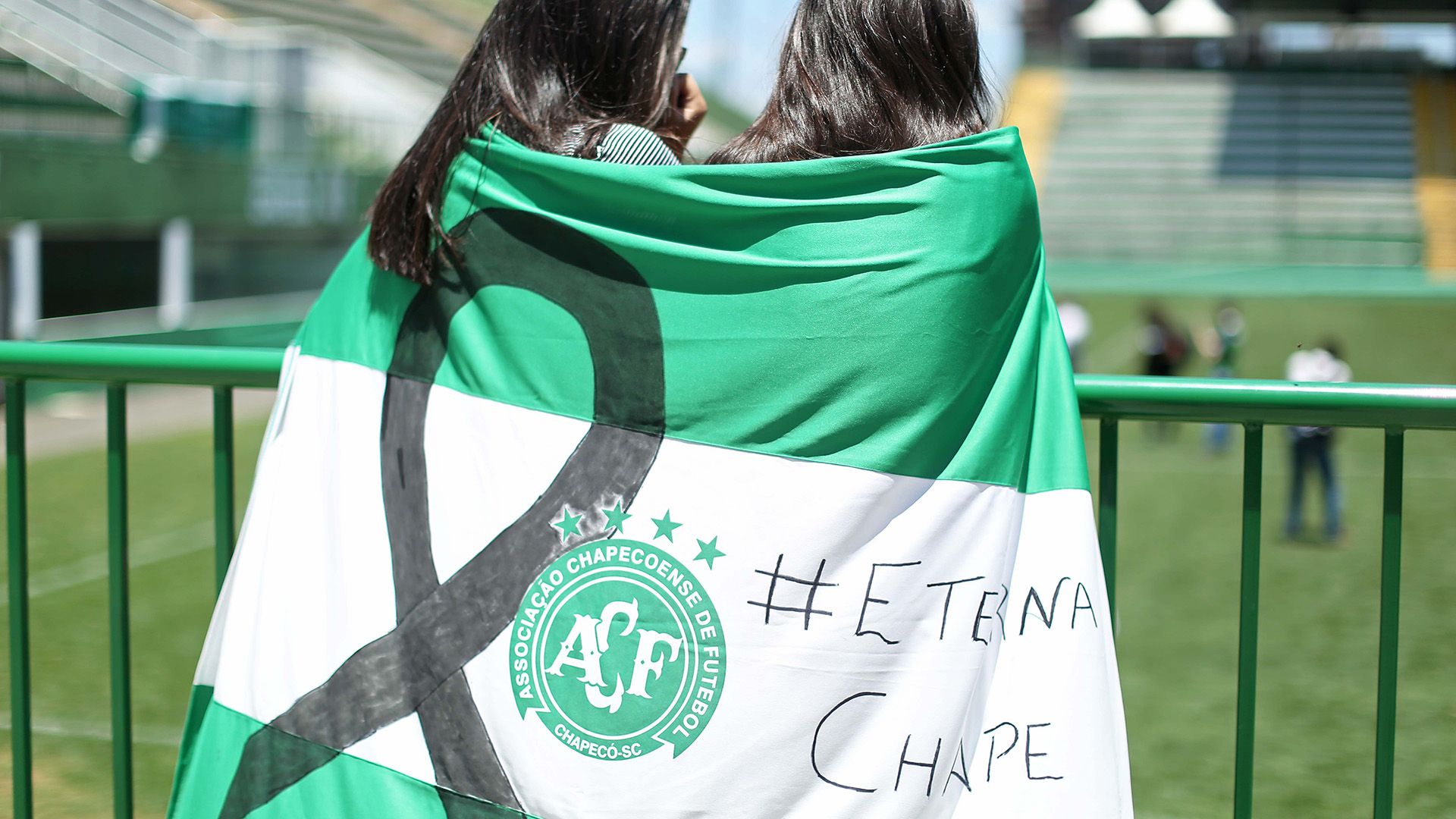 Fans Arena Conda Chapecoense tragedy mourn 30112016
