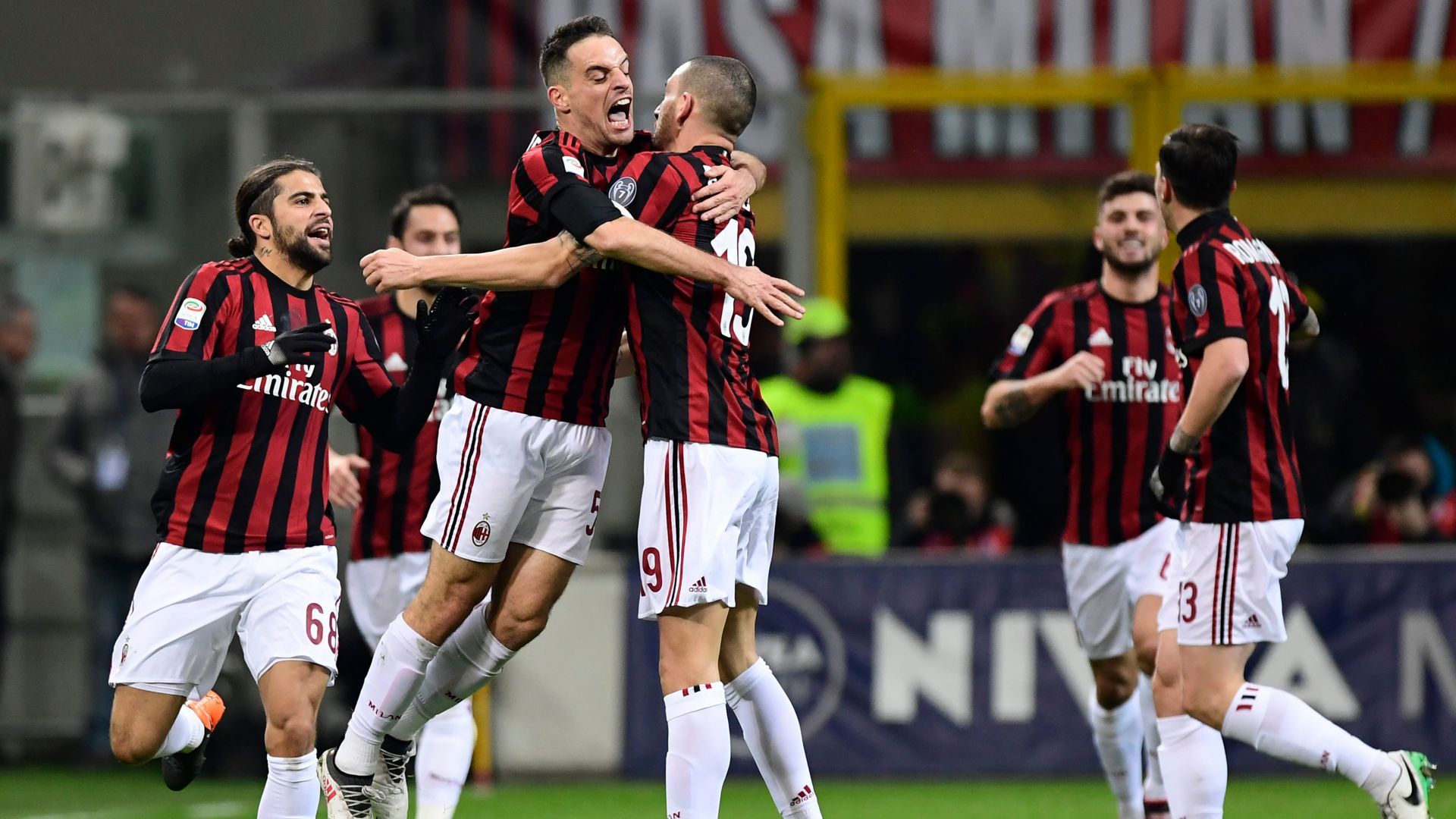 Milan celebrates Giacomo Bonaventura goal vs. Sampdoria 18022018