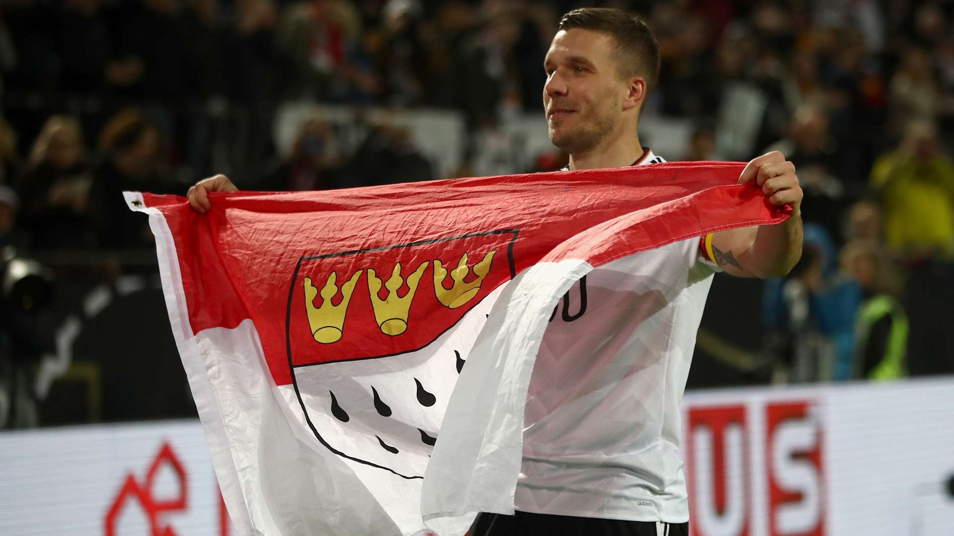 Lukas Podolski Köln Cologne Flagge Flag