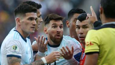 060719 Lionel Messi Gary Medel Argentina Chile