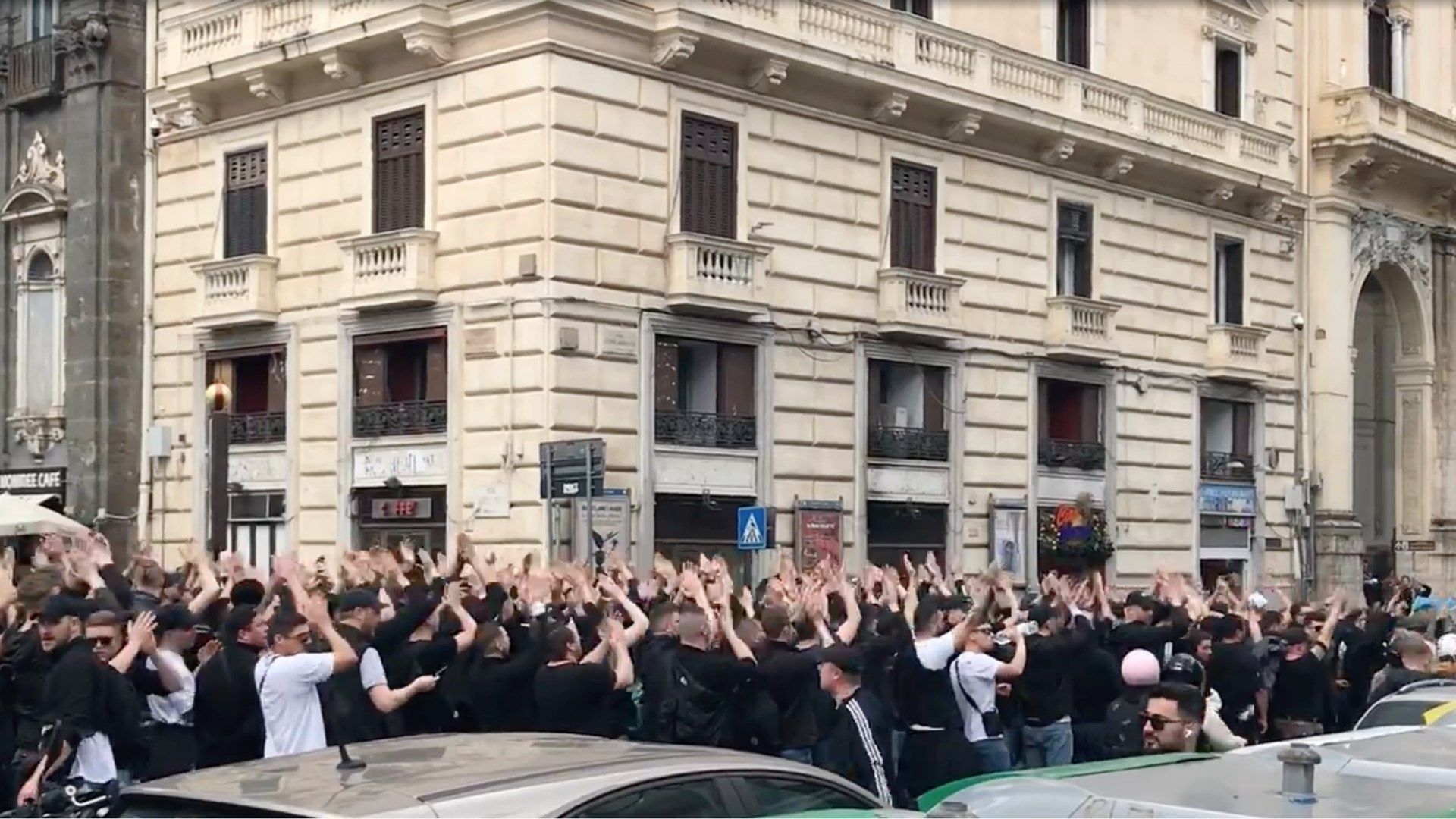 Eintracht Frankfurt fans Napoli